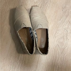 Tom’s, Women’s size 7.5